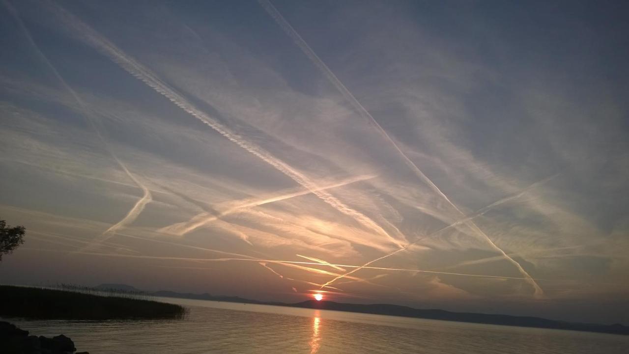 Család-Barát Apartman Balatonlelle Exterior foto